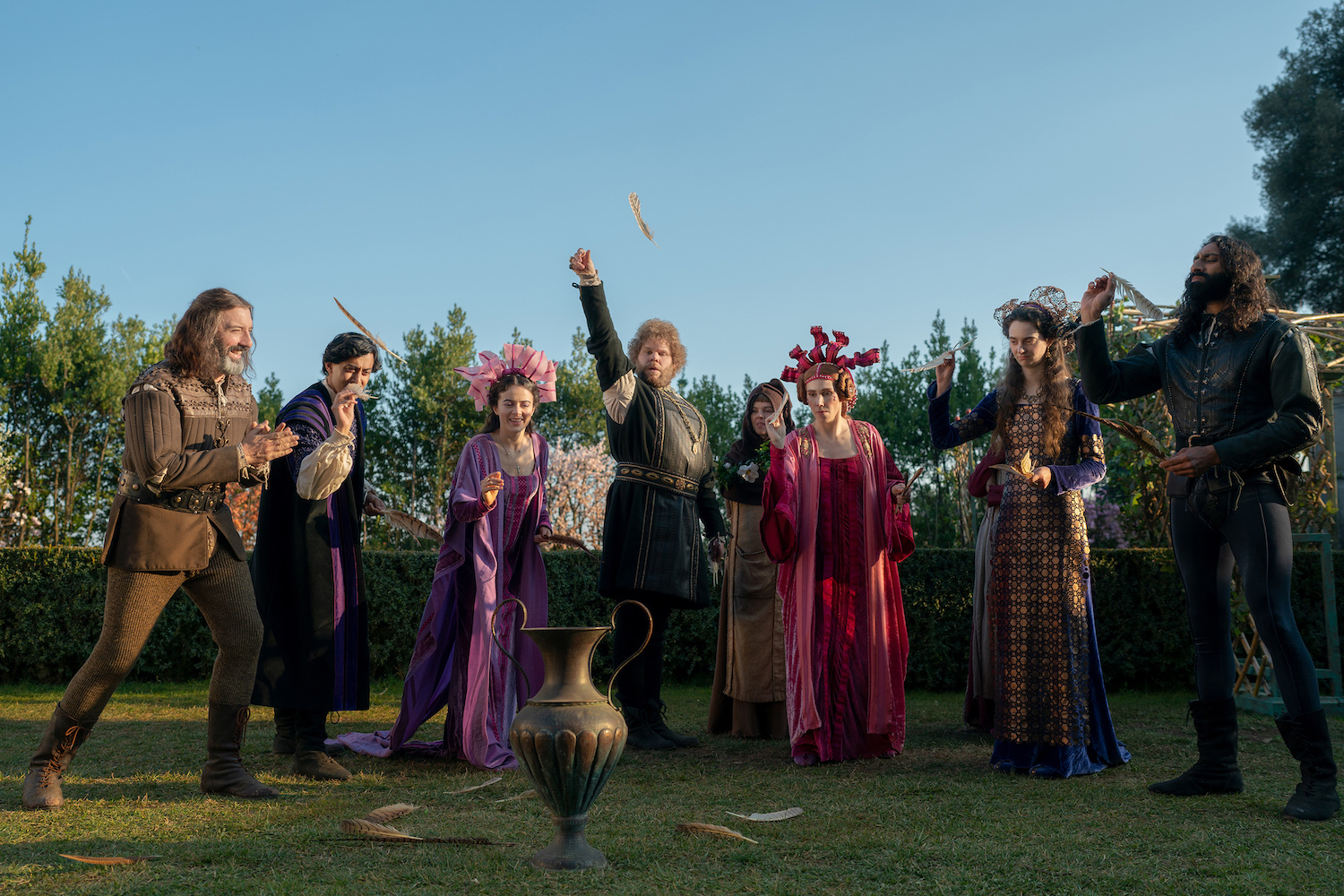THE DECAMERON | Tell-Tale TV Tony Hale as Sirisco, Karan Gill as Panfilo, Lou Gala as Neifile, Douggie McMeekin as Tindaro, Saoirse-Monica Jackson as Misia, Zosia Mamet as Pampinea, Tanya Reynolds as Licisca, and Amar Chadha-Patel as Dioneo in Episode 103 of The Decameron. Cr. Giulia Parmigiani/Netflix © 2023
