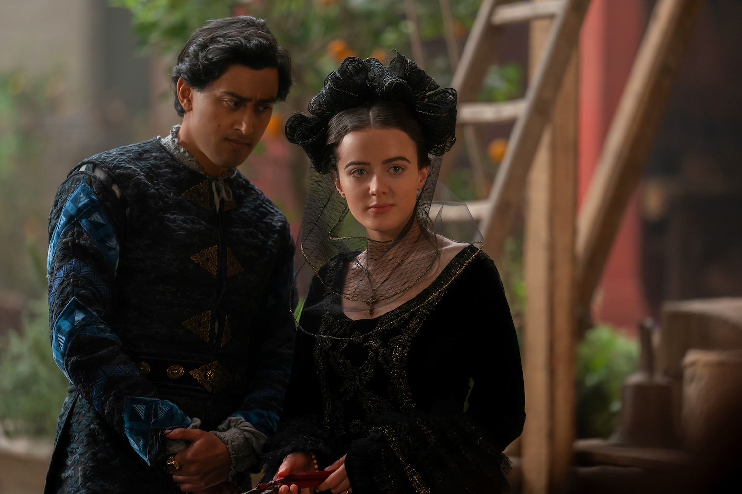 THE DECAMERON | Tell-Tale TV Karan Gill as Panfilo and Lou Gala as Neifile in Episode 104 of The Decameron. Cr. Giulia Parmigiani/Netflix © 2023
