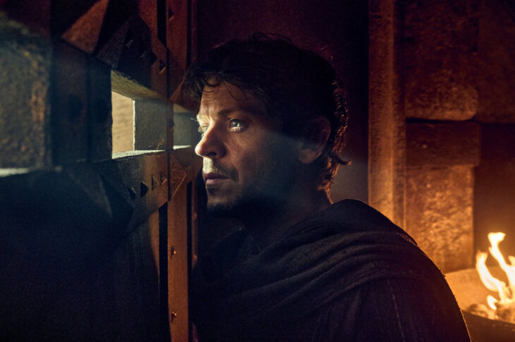Still from Those About to Die Season 1 Episode 1 of Iwan Rheon as Tenax.