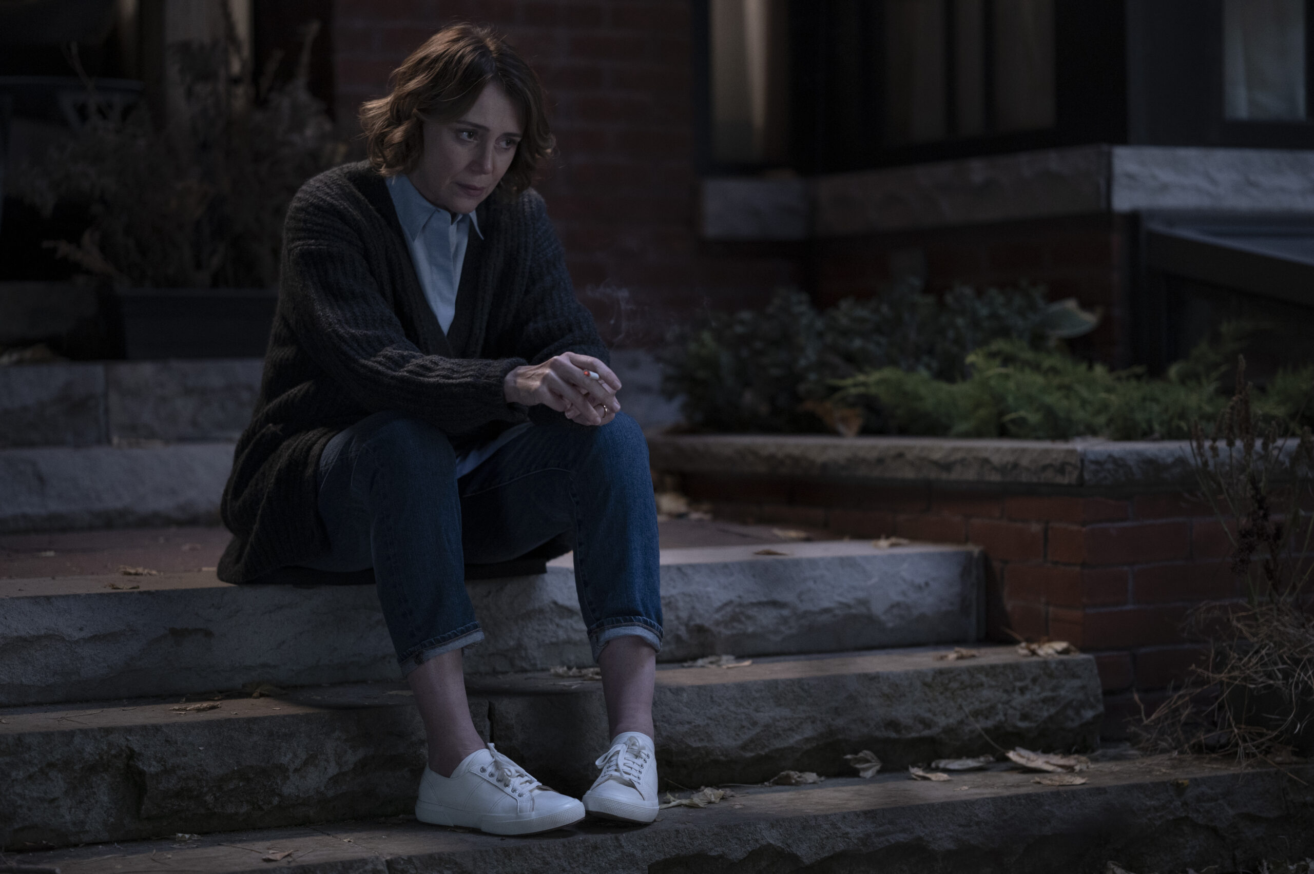 Still from Orphan Black: Echoes Season 1 Episode 6 of Keeley Hawes as Kira Manning.