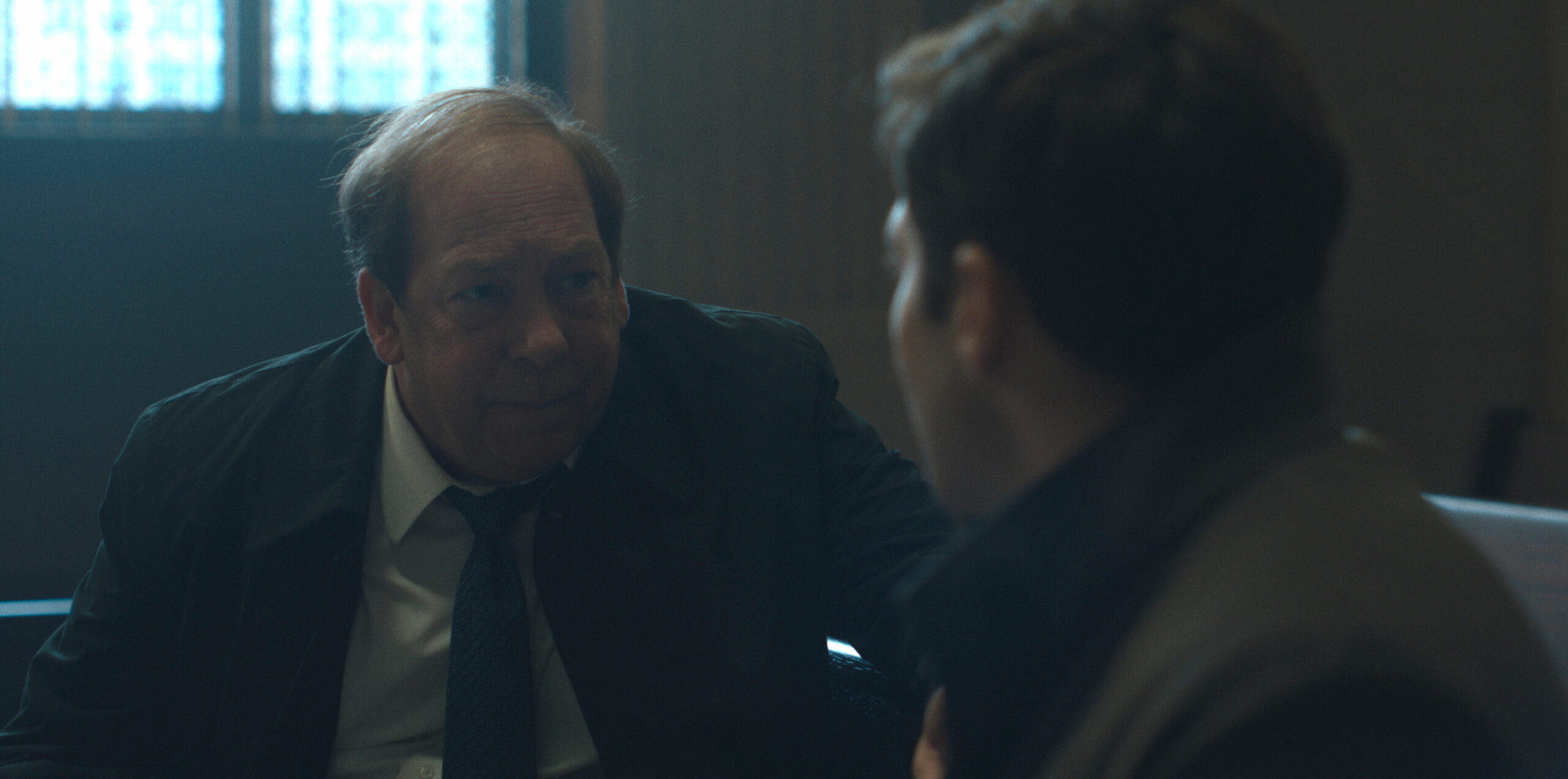 Presumed_Innocent_Photo_010805 | Tell-Tale TV Bill Camp talking to Jake Gyllenhaal.