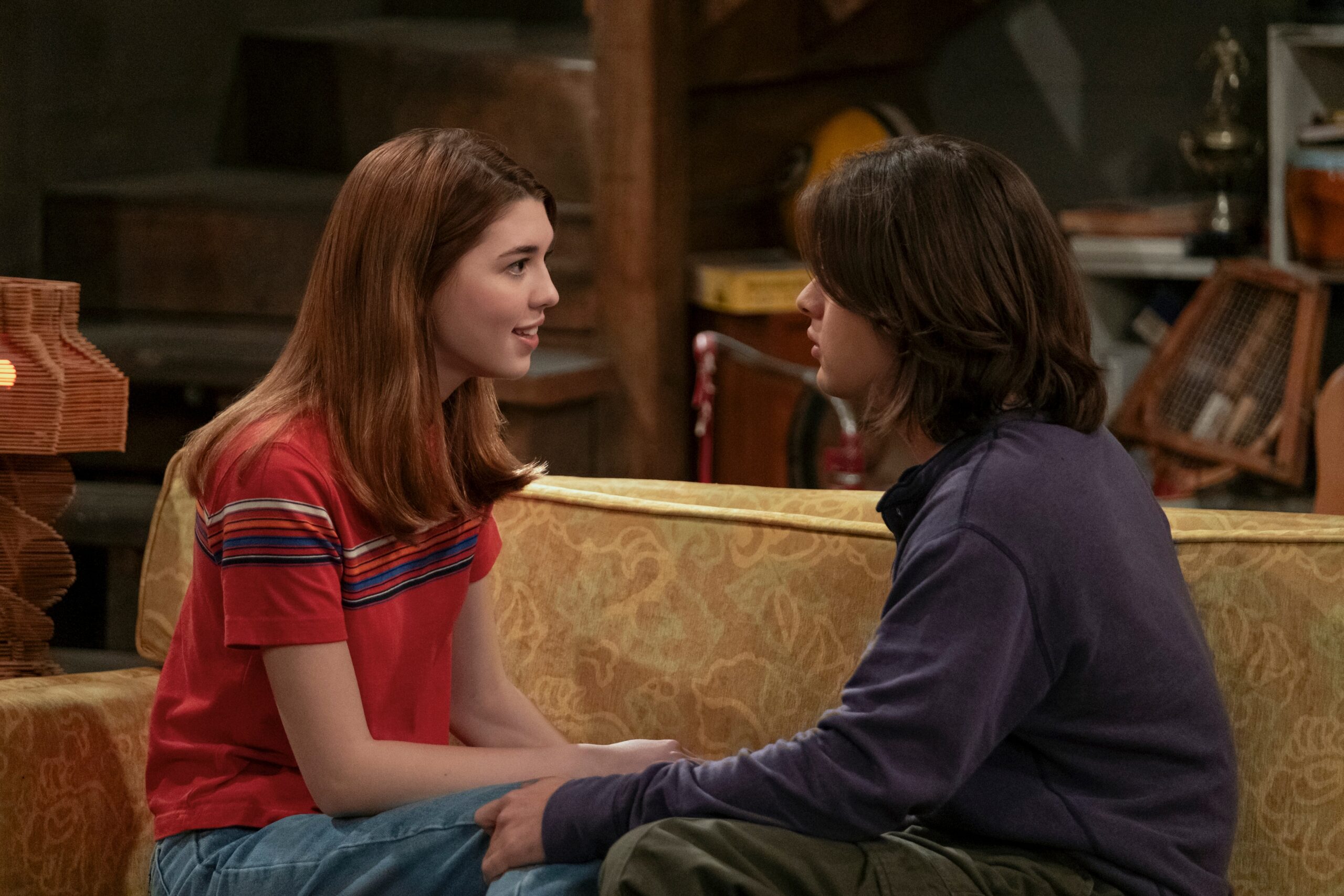 That '90s Show 303 - Callie Haverda and Mace Coronel | Tell-Tale TV Still from That '90s Show episode 303 of Callie Haverda as Leia and Mace Coronel as Jay pictured from left to right.