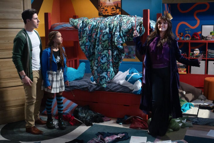WIZARDS BEYOND WAVERLY PLACE - DAVID HENRIE, JANICE LEANN BROWN, SELENA GOMEZ
