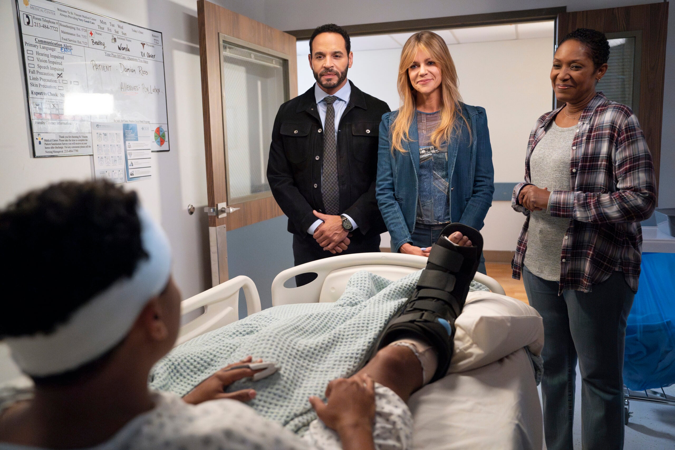 DANIEL SUNJATA, KAITLIN OLSON, SHELLEY WHITE in High Potential Season 1 Episode 2, "Dancers in the Dark."
