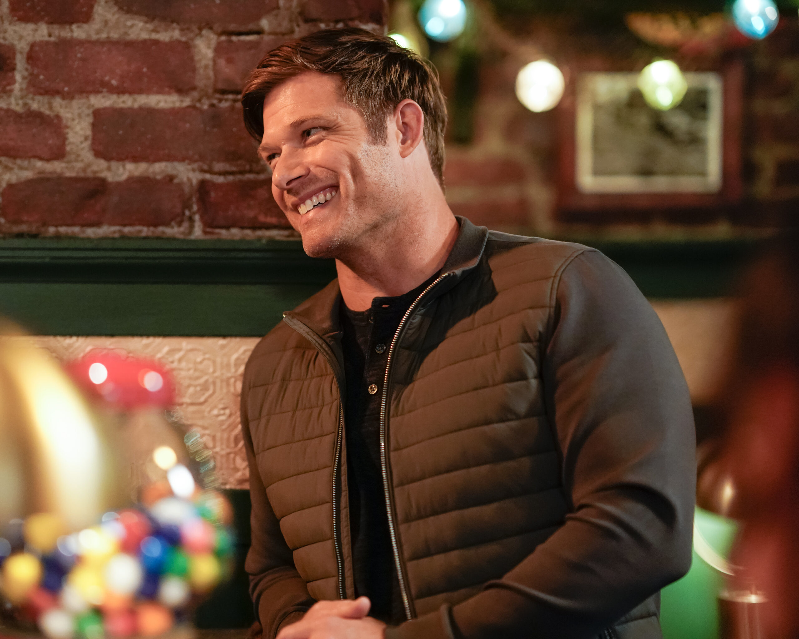 CHRIS CARMACK as Link, smiling - GREY'S ANATOMY Season 21 Episode 1