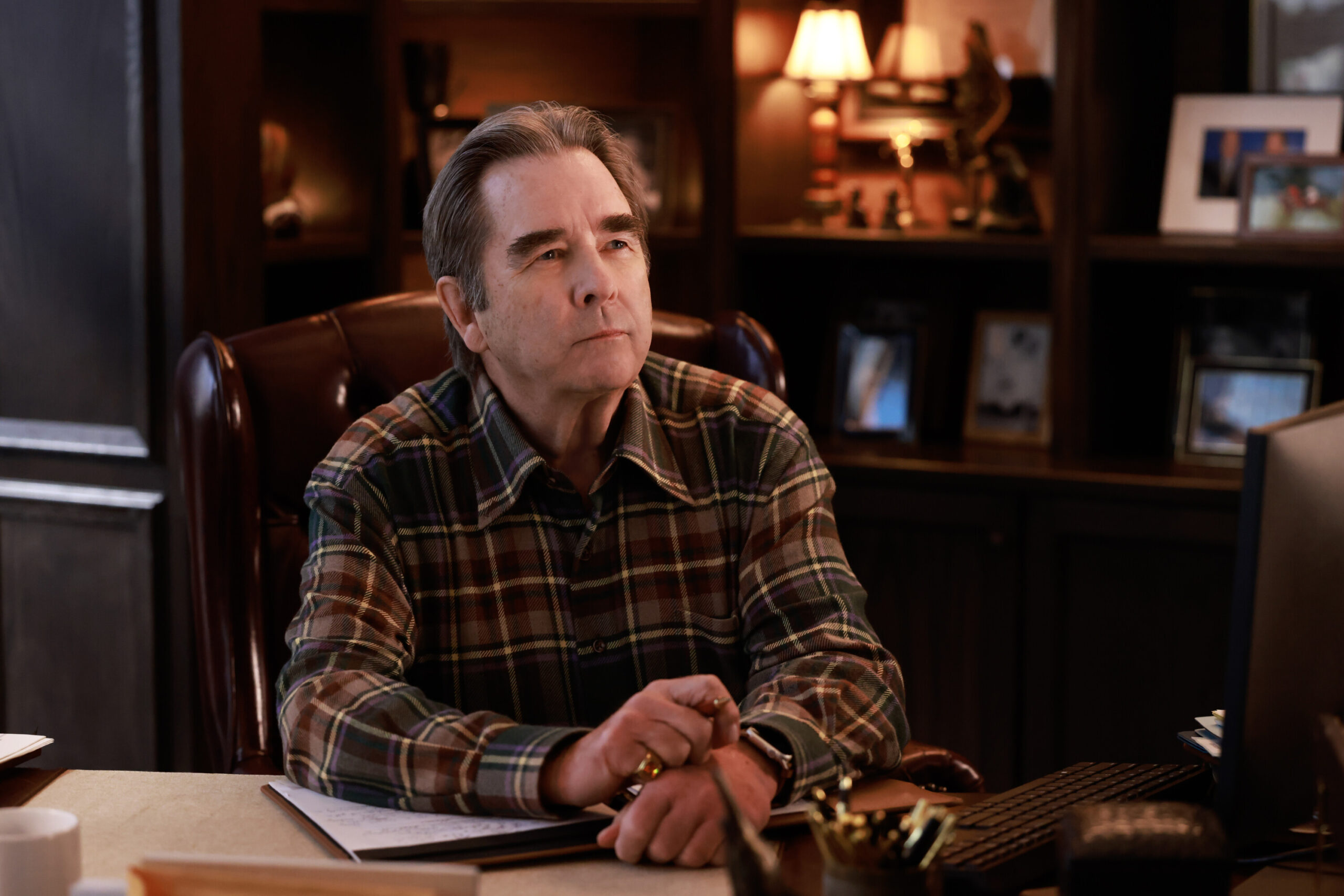 Matlock Season 1 Episode 1 - Beau Bridges | Tell-Tale TV Still from Matlock Season 1 Episode 1 of Beau Bridges as Senior.