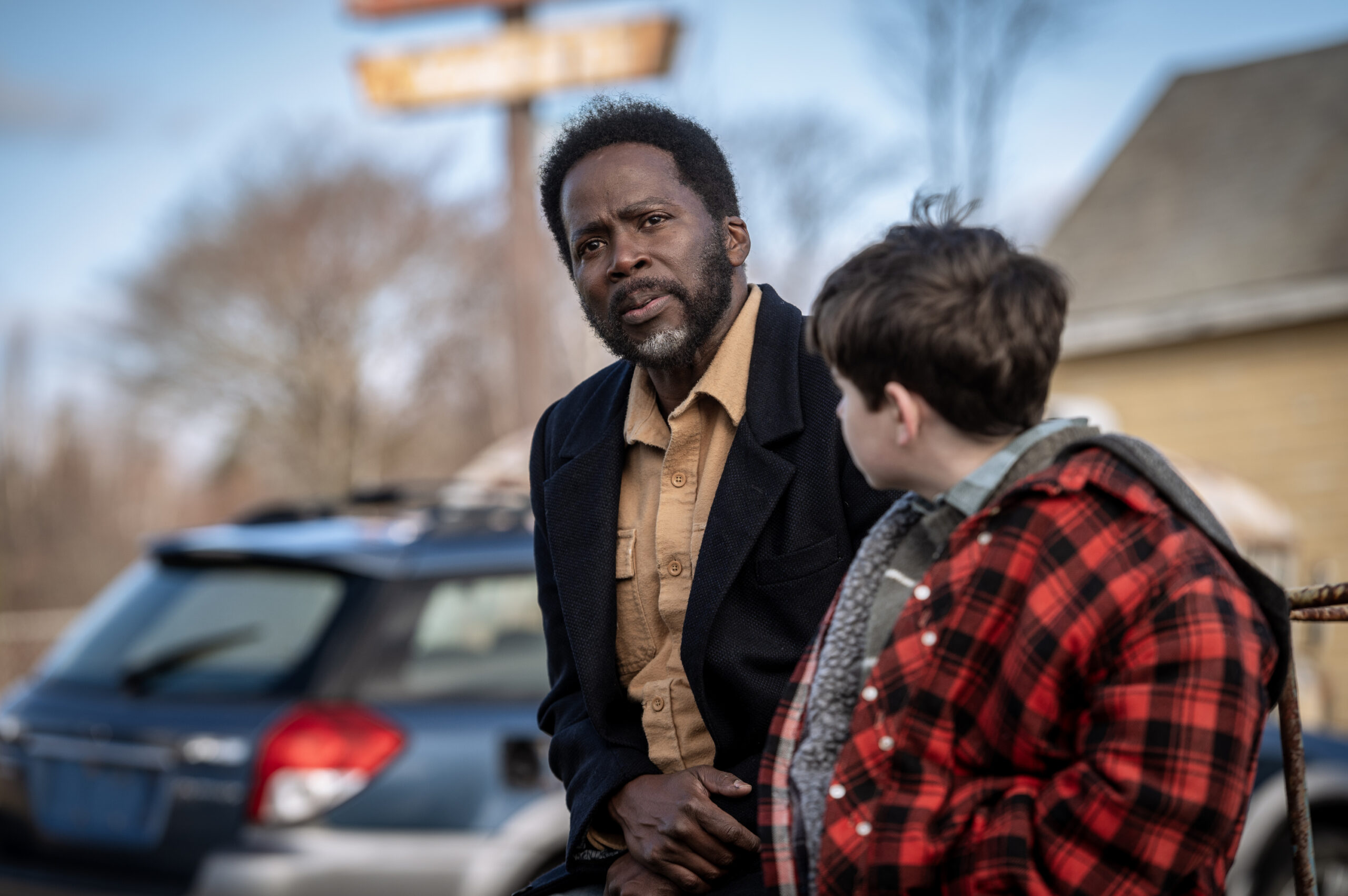 FROM Season 3 Episode 1, "Shatter." | Harold Perrineau and Simon Webster having a conversation