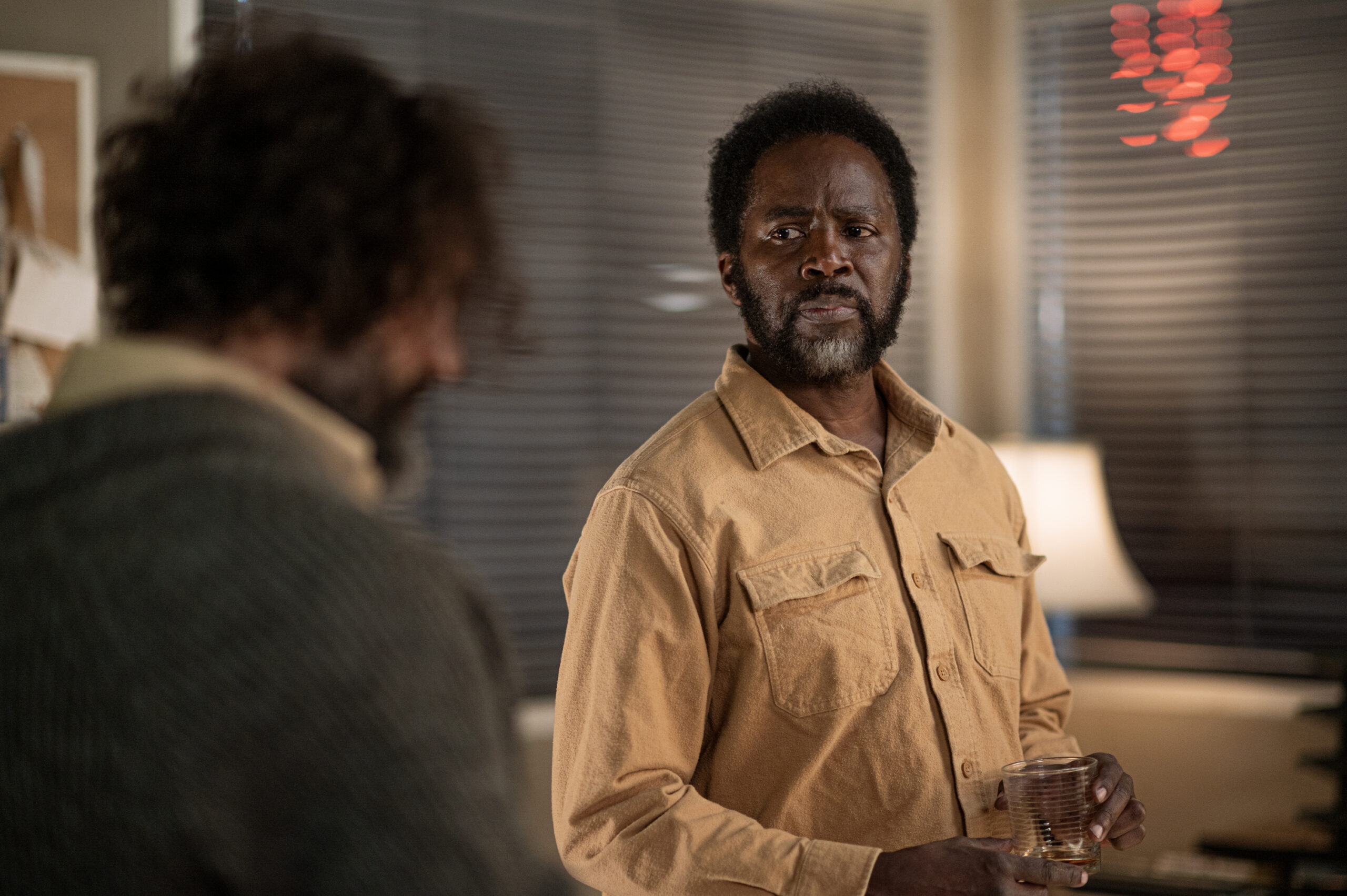 FROM Season 3 Episode 1, "Shatter." | Harold Perrineau talking with David Alpay