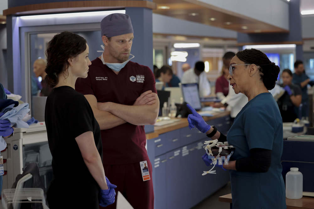 Chicago Med - Season 10 | Tell-Tale TV CHICAGO MED -- "Sink or Swim" Episode 1001 -- Pictured: (l-r) Sarah Ramos as Dr. Caitlin Lenox, Luke Mitchell as Dr. Mitch Ripley, S. Epatha Merkerson as Sharon Goodwin