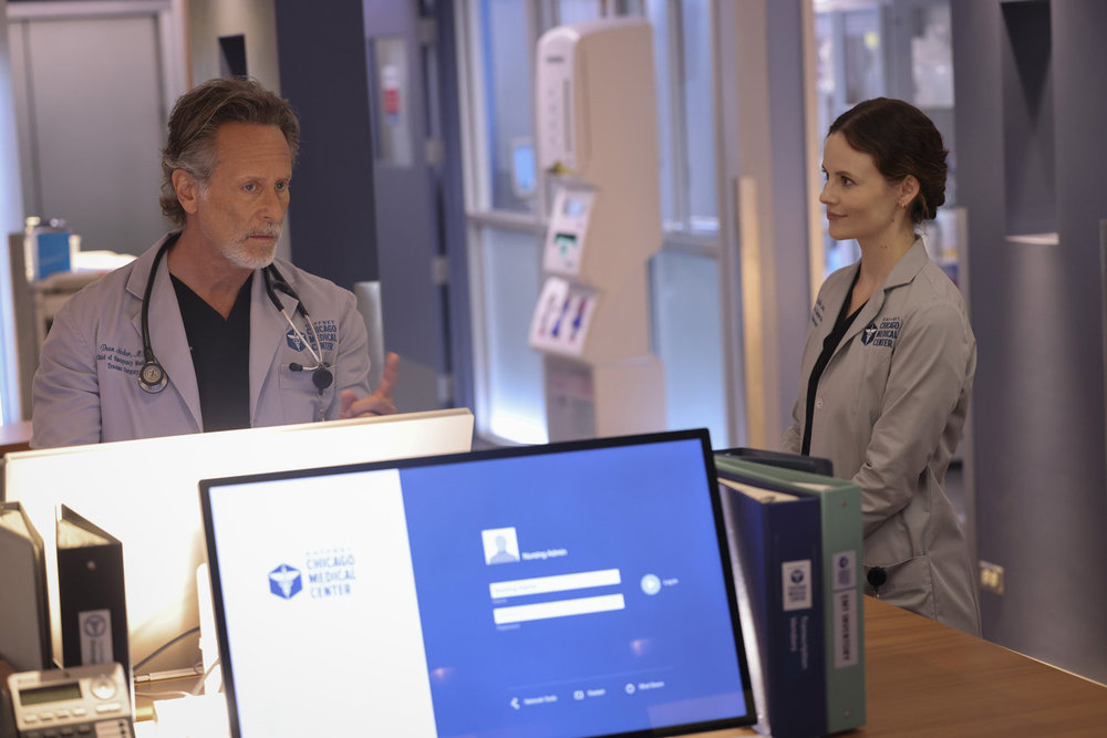 Chicago Med - Season 10 | Tell-Tale TV CHICAGO MED -- "Bite Your Tongue" Episode 1002 -- Pictured: (l-r) Steven Weber as Dr. Dean Archer, Sarah Ramos as Dr. Caitlin Lenox