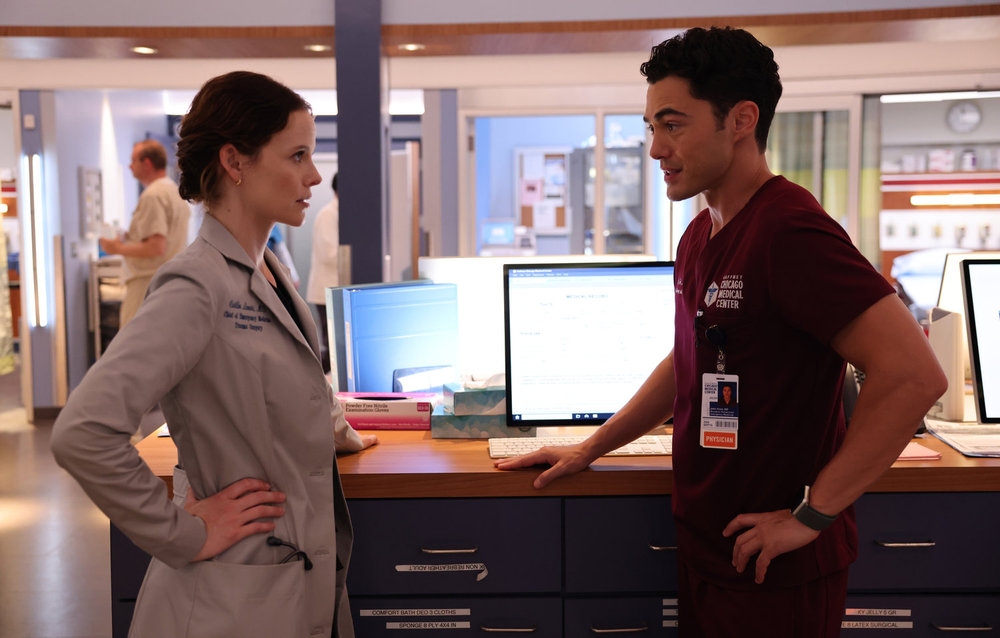 CHICAGO MED -- "Bite Your Tongue" Episode 1002 -- Pictured: (l-r) Sarah Ramos as Dr. Caitlin Lenox, Darren Barnet as Dr. John Frost