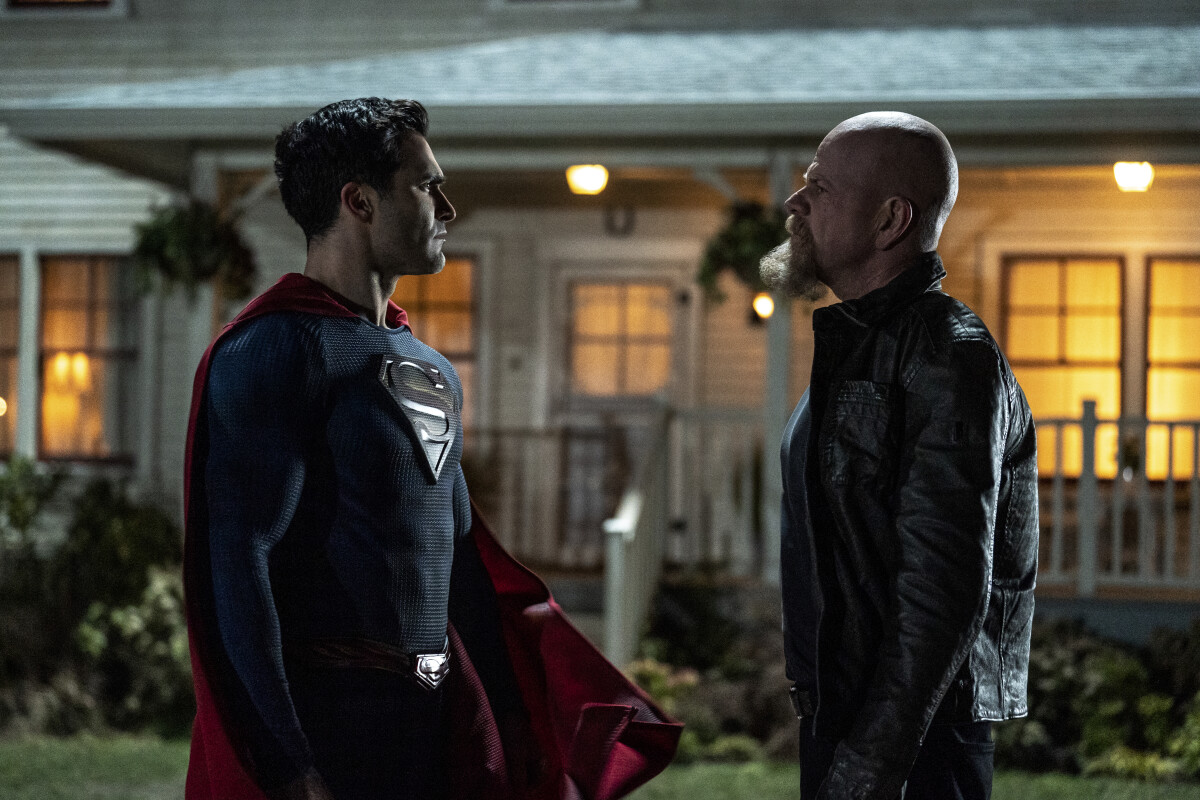 Superman & Lois Season 3 Episode 13, "What Kills You Only Makes You Stronger" -- Tyler Hoechlin as Superman and Michael Cudlitz as Lex Luthor | Tell-Tale TV Superman & Lois Season 3 Episode 13, "What Kills You Only Makes You Stronger" -- Tyler Hoechlin as Superman and Michael Cudlitz as Lex Luthor
