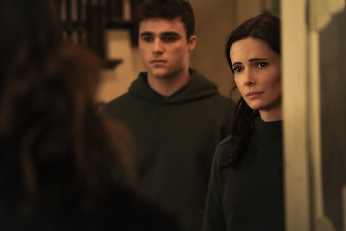 Superman & Lois Season 4 Episode 2, "A World Without" -- Michael Bishop as Jonathan Kent and Elizabeth Tulloch as Lois Lane