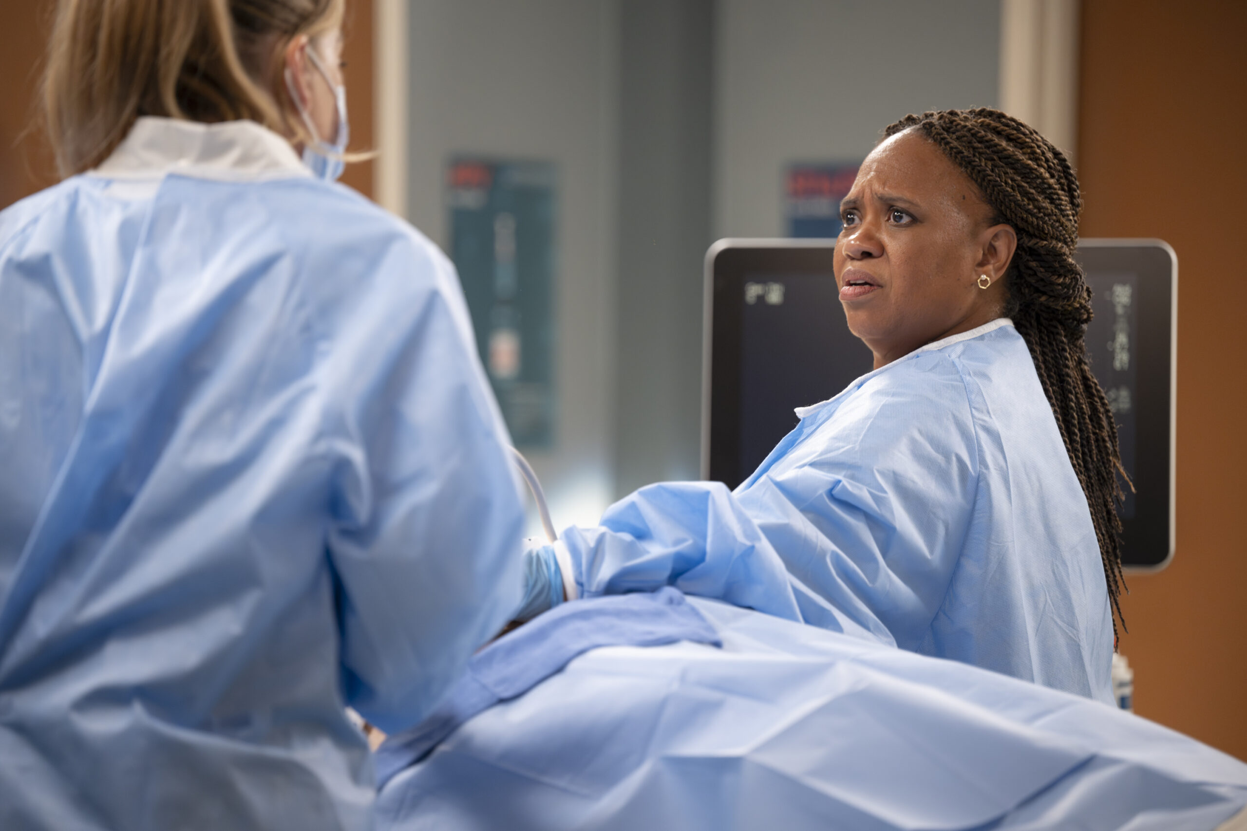 Grey's Anatomy Season 21 Episode 3 - I Can See Clearly Now - CHANDRA WILSON | Tell-Tale TV Grey's Anatomy Season 21 Episode 3 - I Can See Clearly Now - CHANDRA WILSON as Miranda Bailey