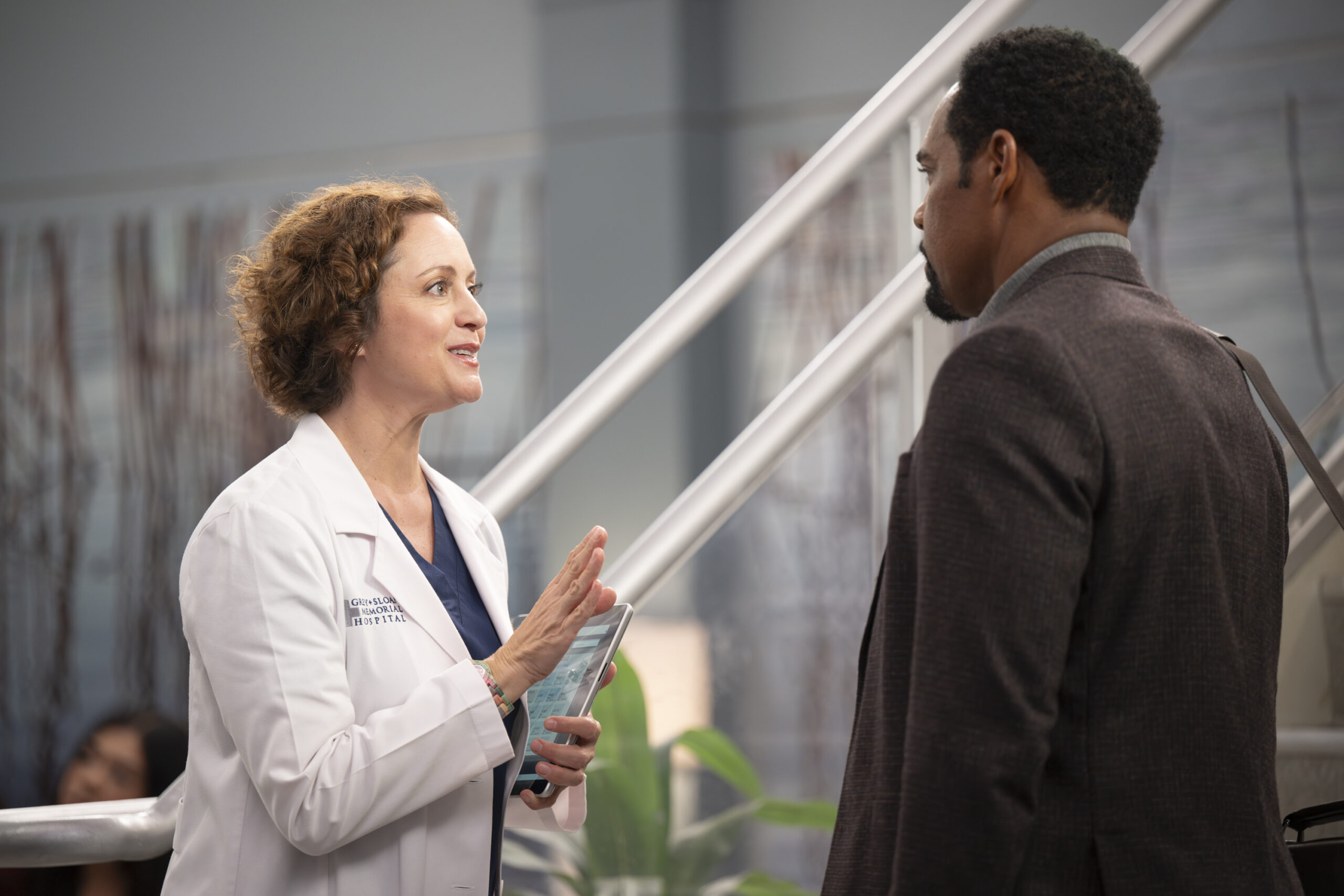 Grey's Anatomy Season 21 Episode 3 - I Can See Clearly Now - KALI ROCHA, JASON WINSTON GEORGE | Tell-Tale TV Grey's Anatomy Season 21 Episode 3 - I Can See Clearly Now - KALI ROCHA, JASON WINSTON GEORGE