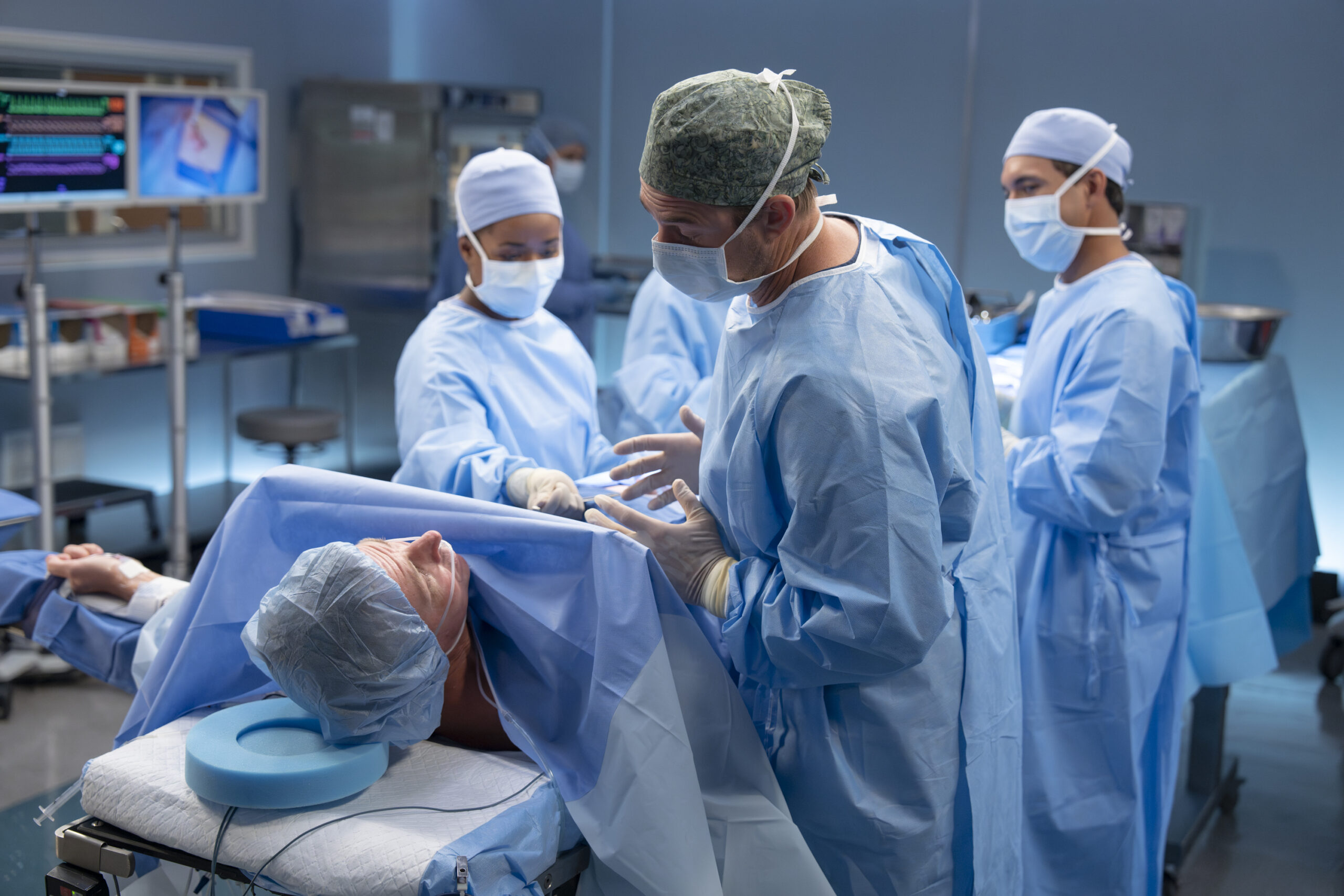 Grey's Anatomy Season 21 Episode 3 - I Can See Clearly Now - JACK MCBRAYER, ALEXIS FLOYD, SCOTT SPEEDMAN, NIKO TERHO | Tell-Tale TV Grey's Anatomy Season 21 Episode 3 - I Can See Clearly Now - JACK MCBRAYER, ALEXIS FLOYD, SCOTT SPEEDMAN, NIKO TERHO - awake kidney transplant surgery
