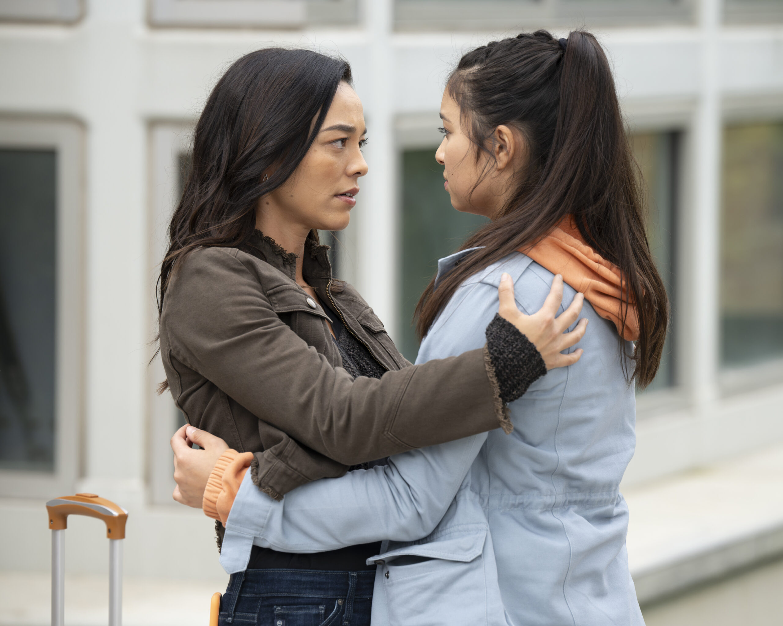 Mika Yasuda and her sister - Grey's Anatomy Season 21 Episode 4: This One's for the Girls- MIDORI FRANCIS, JULIA ROSE