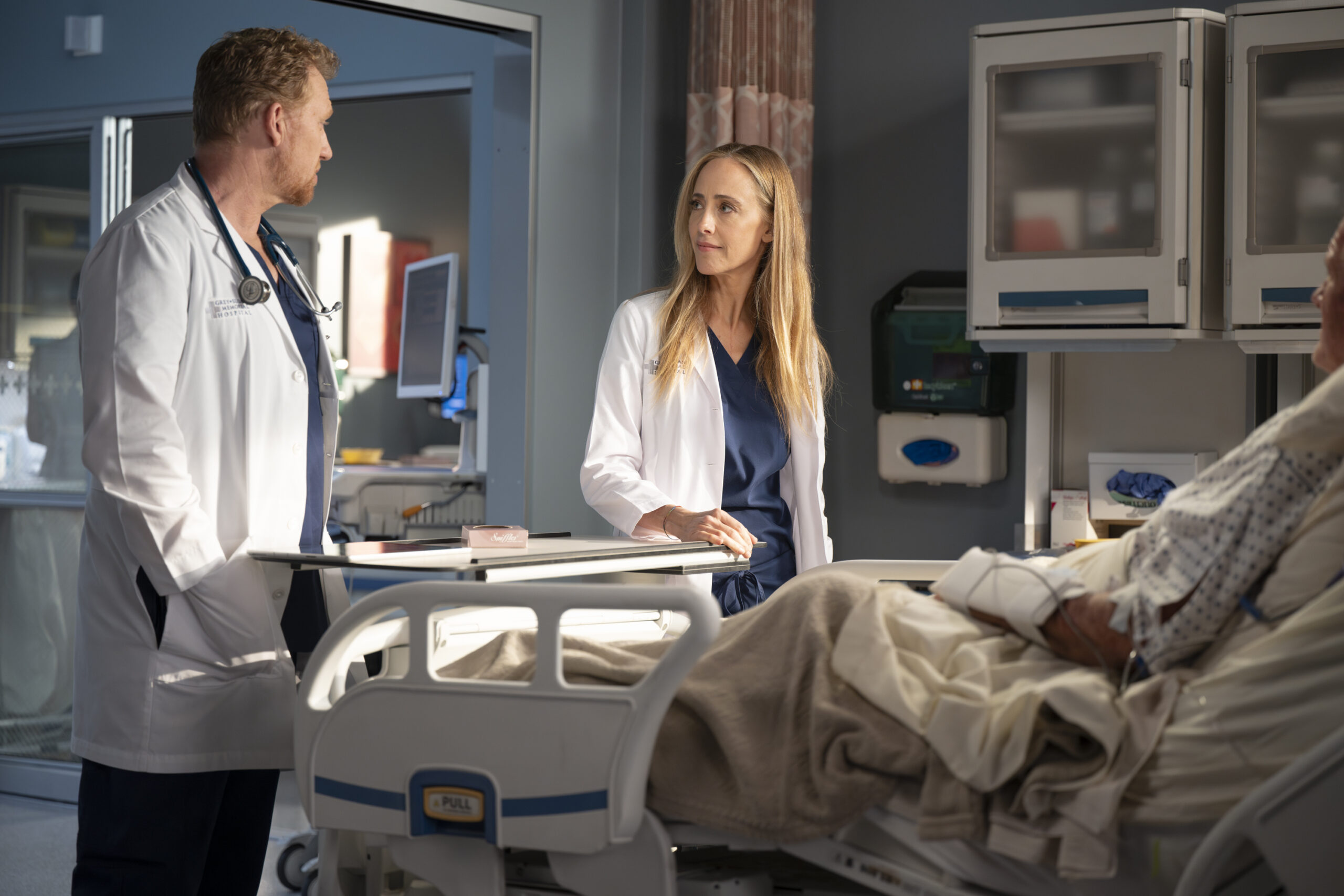 KEVIN MCKIDD, KIM RAVER. Grey's Anatomy Season 21 Episode 5, "You Make My Heart Explode."