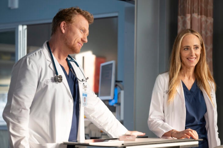 KEVIN MCKIDD, KIM RAVER as Owen and Teddy on Grey's Anatomy Season 21 Episode 5, "You Make My Heart Explode."