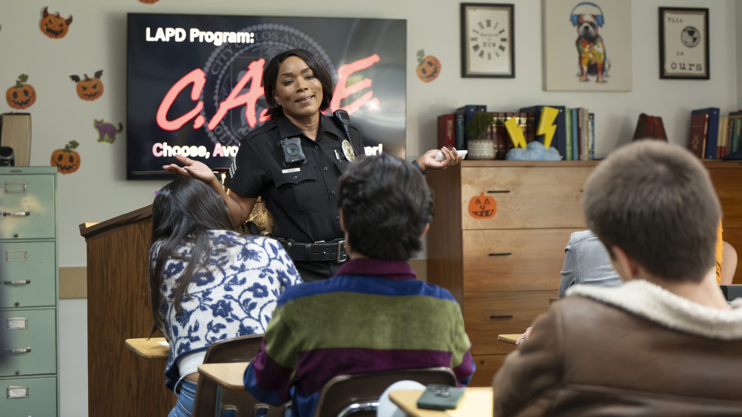 9-1-1 Season 8 Episode 5, "Masks" - ANGELA BASSETT | Tell-Tale TV 9-1-1 Season 8 Episode 5, "Masks" - ANGELA BASSETT