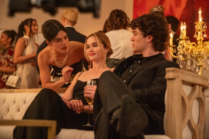 Cruel Intentions - First Look -- Cece Carroway (Sara Silva), Caroline Merteuil (Sarah Catherine Hook), Lucien Belmont (Zac Burgess)