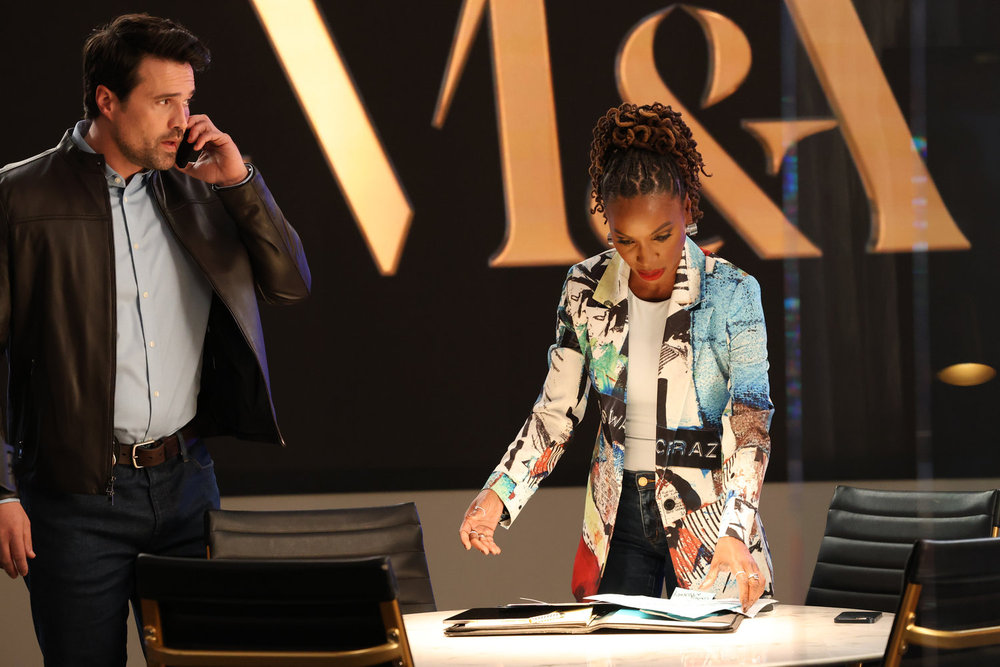 Still from Found Season 2 Episode 3 of Brett Dalton and Shanola Hampton.
