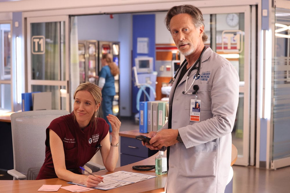 CHICAGO MED -- "Blurred Lines" Episode 1004 -- Pictured: (l-r) Jessy Schram as Dr. Hannah Asher, Steven Weber as Dr. Dean Archer