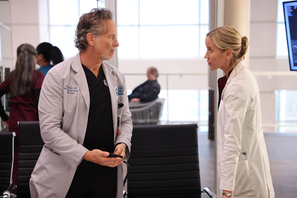 CHICAGO MED -- "Blurred Lines" Episode 1004 -- Pictured: (l-r) Steven Weber as Dr. Dean Archer, Jessy Schram as Dr. Hannah Asher