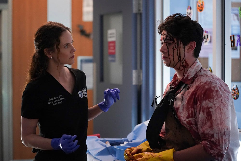 Chicago Med - Season 10 | Tell-Tale TV CHICAGO MED -- "Bad Habits" Episode 1005 -- Pictured: Sarah Ramos as Dr. Caitlin Lenox