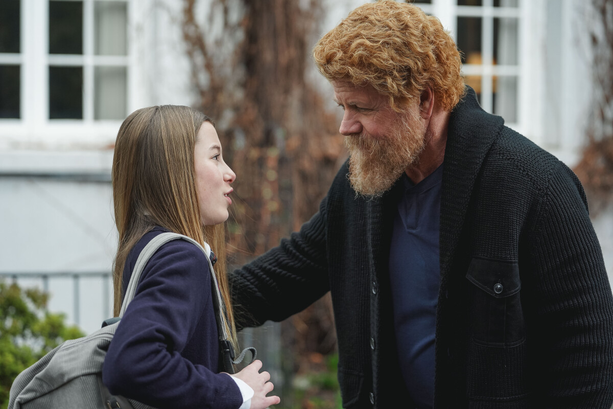 Superman & Lois Season 4 Episode 5, "Break the Cycle" -- Ella Wejr as Young Elizabeth Luthor and Michael Kudlitz as Lex Luthor | Tell-Tale TV Superman & Lois Season 4 Episode 5, "Break the Cycle" -- Ella Wejr as Young Elizabeth Luthor and Michael Kudlitz as Lex Luthor