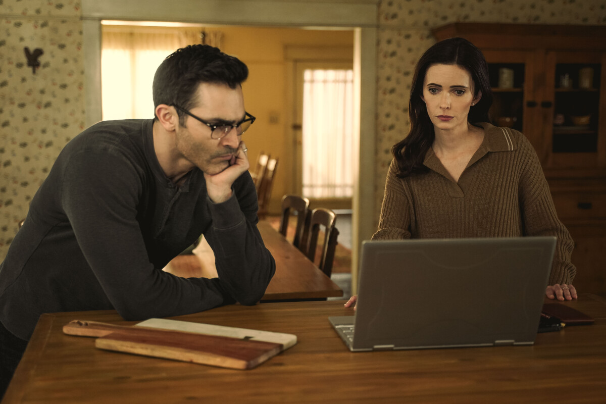 Superman & Lois Season 4 Episode 5, "Break the Cycle" -- Tyler Hoechlin as Superman and Bitsie Tulloch as Lois Lane | Tell-Tale TV Superman & Lois Season 4 Episode 5, "Break the Cycle" -- Tyler Hoechlin as Superman and Bitsie Tulloch as Lois Lane