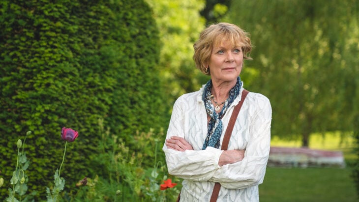 THE MARLOW MURDER CLUB ON MASTERPIECE Season 1 Episode 1 -Judith Potts | Tell-Tale TV Still from The Marlow Murder Club on Masterpiece of Samantha Bond as Judith Potts. The Marlow Murder Club Season 1 Episode 1 Review Still from The Marlow Murder Club on Masterpiece of Samantha Bond as Judith Potts.