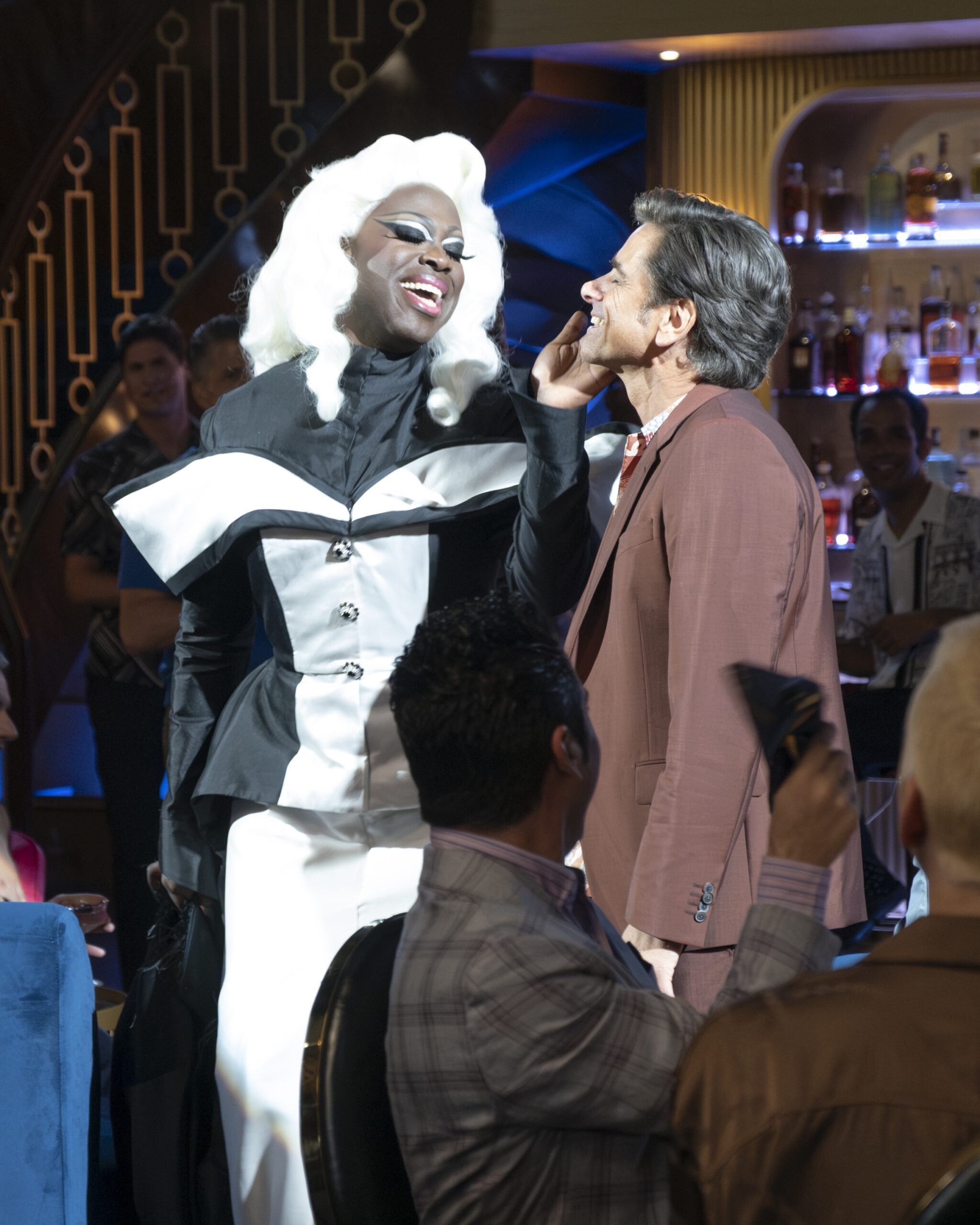 CALDWELL ÒBOBÓ TIDICUE, JOHN STAMOS