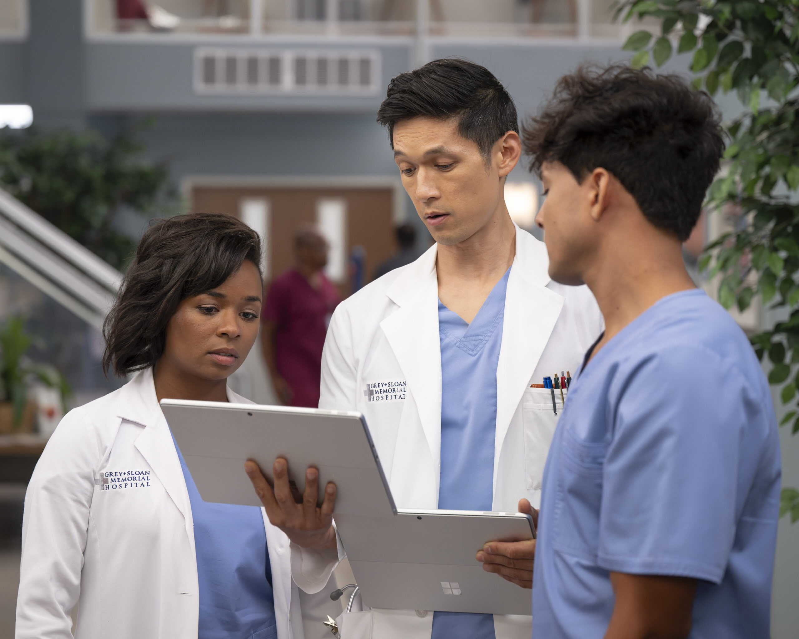 Grey's Anatomy Season 21 Episode 6, "Night Moves." ALEXIS FLOYD, HARRY SHUM JR., NIKO TERHO
