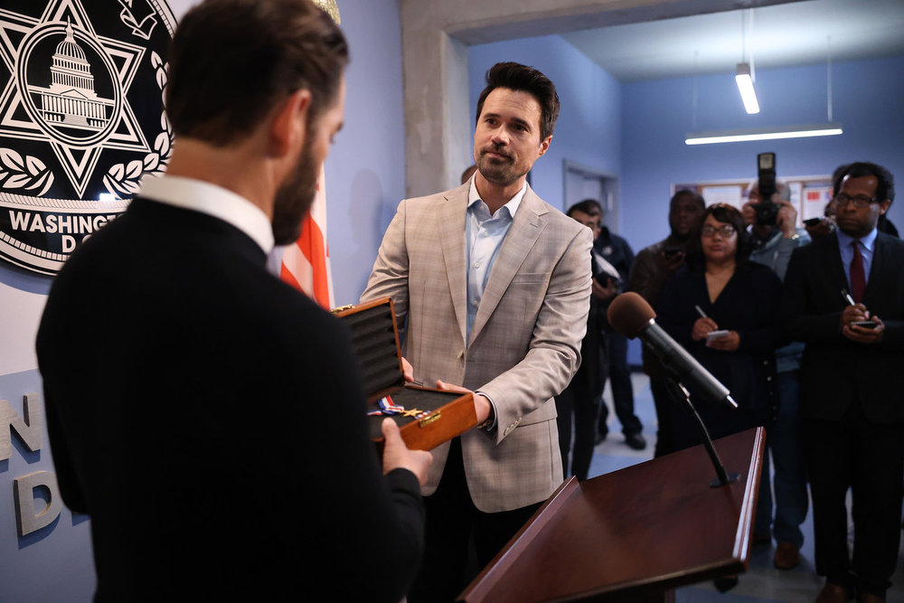 Still from Found Season 2 Episode 7 of Mark-Paul Gosselaar as Sir and Brett Dalton as Detective Mark Trent pictured from left to right.