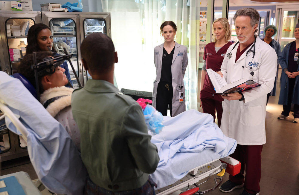 Chicago Med - Season 10 | Tell-Tale TV CHICAGO MED -- "Love Will Tear Us Apart" Episode 1008 -- Pictured: (l-r) Marlyne Barrett as Maggie Lockwood, Sarah Ramos as Dr. Caitlin Lenox, Jessy Schram as Dr. Hannah Asher, Steven Weber as Dr. Dean Archer