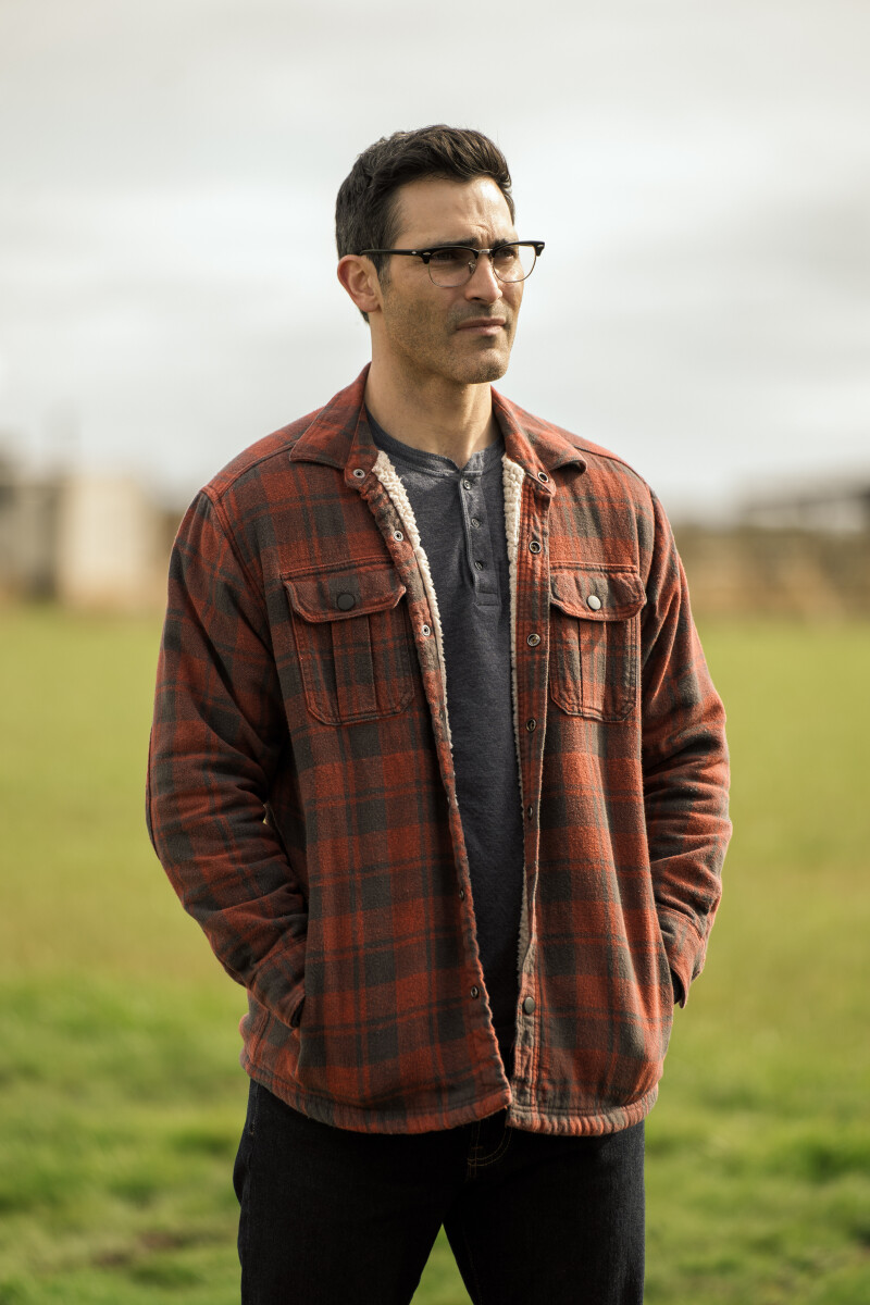 Superman & Lois Season 4 Episode 6, "When the Lights Come On" -- Tyler Hoechlin as Clark Kent | Tell-Tale TV Superman & Lois Season 4 Episode 6, "When the Lights Come On" -- Tyler Hoechlin as Clark Kent