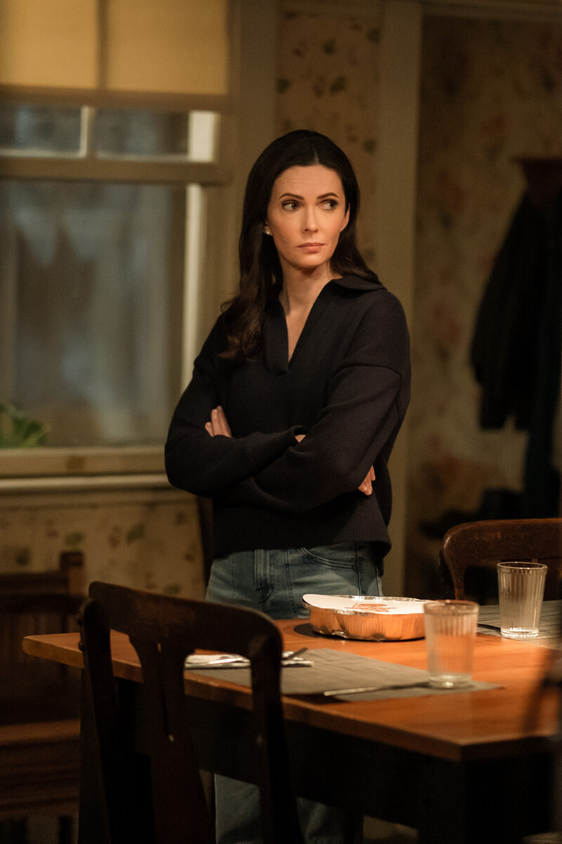 Superman & Lois Season 4 Episode 7, "A Regular Guy" -- Elizabeth Tulloch as Lois Lane | Tell-Tale TV Superman & Lois Season 4 Episode 7, "A Regular Guy" -- Elizabeth Tulloch as Lois Lane