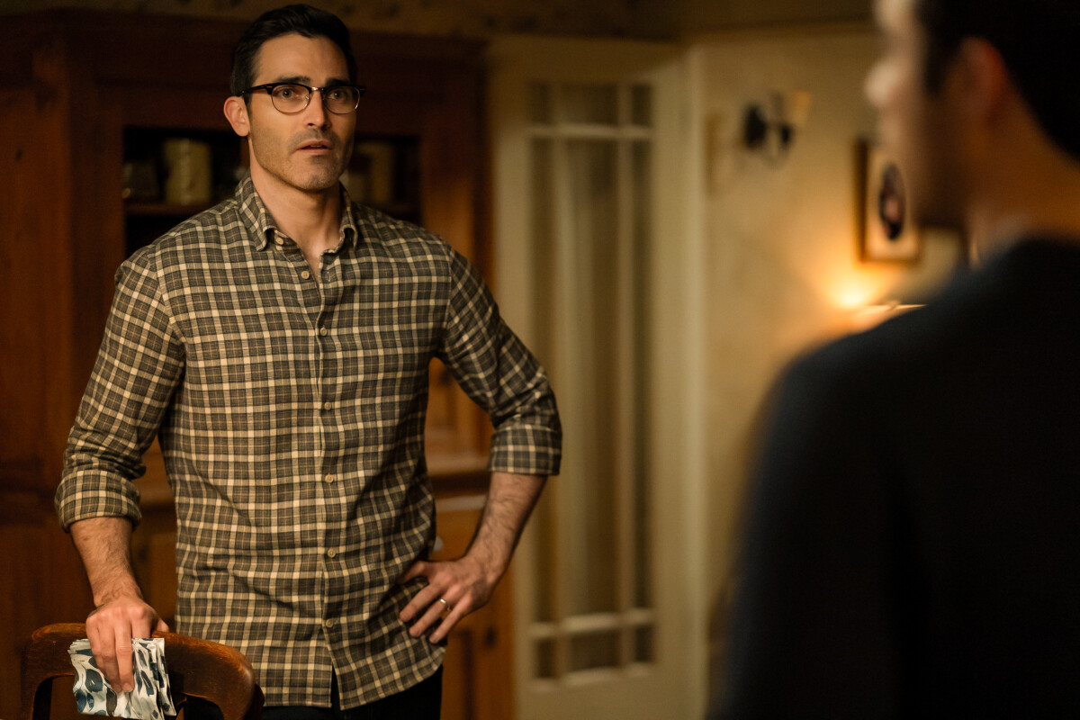 Superman & Lois Season 4 Episode 7, "A Regular Guy" -- Tyler Hoechlin as Clark Kent | Tell-Tale TV Superman & Lois Season 4 Episode 7, "A Regular Guy" -- Tyler Hoechlin as Clark Kent
