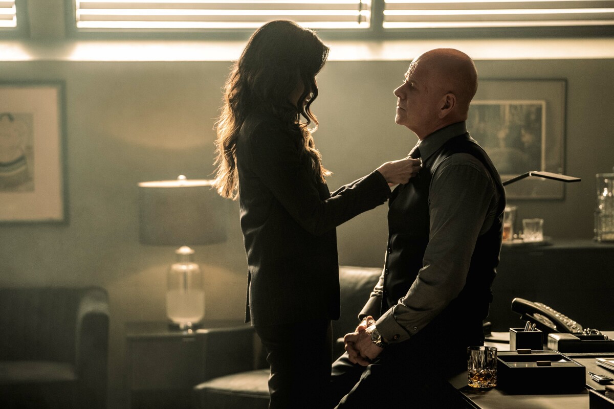 Superman & Lois Season 4 Episode 8, "Sharp Dressed Man" -- Yvonne Chapman as Amanda McCoy and Michael Cudlitz as Lex Luthor | Tell-Tale TV Superman & Lois Season 4 Episode 8, "Sharp Dressed Man" -- Yvonne Chapman as Amanda McCoy and Michael Cudlitz as Lex Luthor