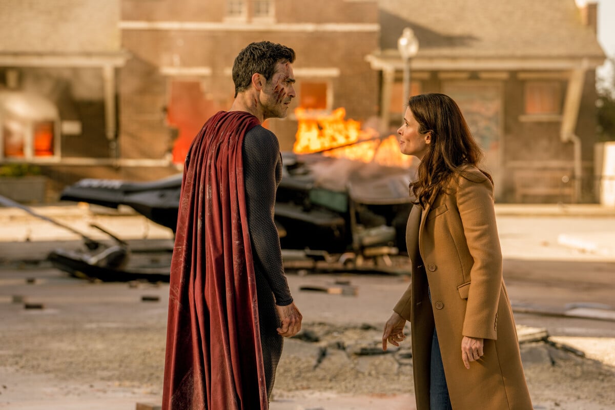 Superman & Lois Season 4 Episode 10, "It Went by So Fast" -- Tyler Hoechlin as Superman and Elizabeth Tulloch as Lois Lane | Tell-Tale TV Superman & Lois Season 4 Episode 10, "It Went by So Fast" -- Tyler Hoechlin as Superman and Elizabeth Tulloch as Lois Lane