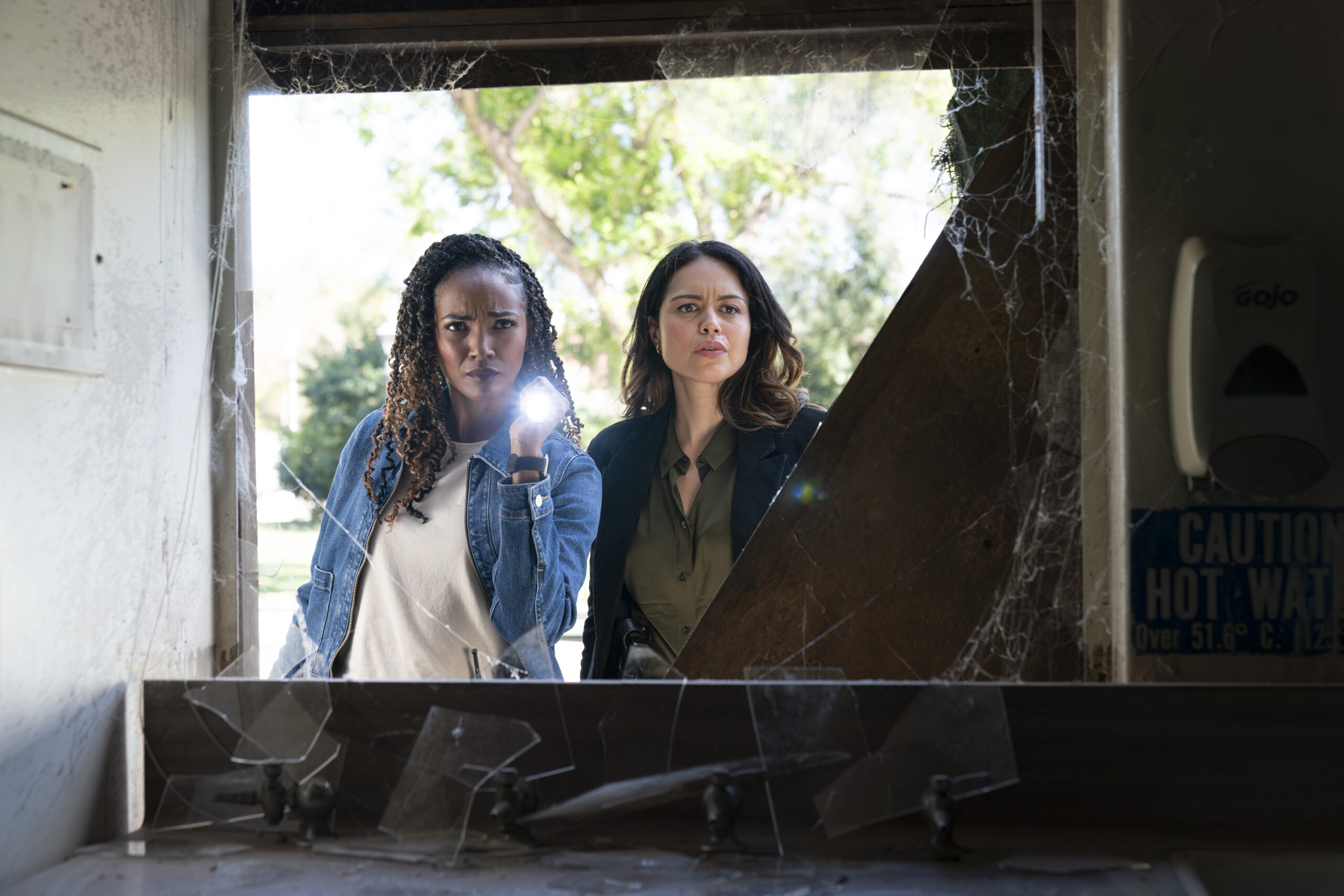 The Rookie Season 7 Episode 3, "Darkness Falling" -- MEKIA COX, ALYSSA DIAZ