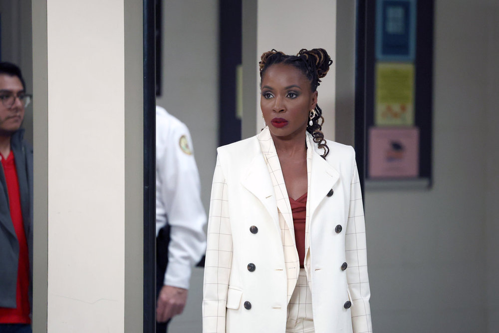 Still from Found Season 2 Episode 18 of Shanola Hampton as Gabi Mosely.
