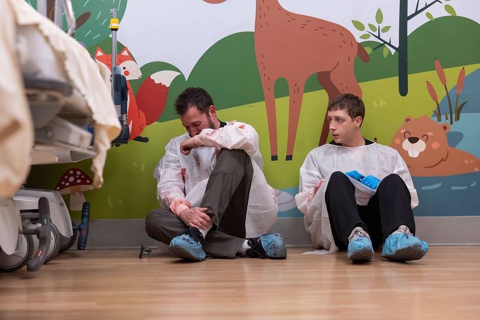 noah wyle, gerran howell - The Pitt Season 1 Episode 14