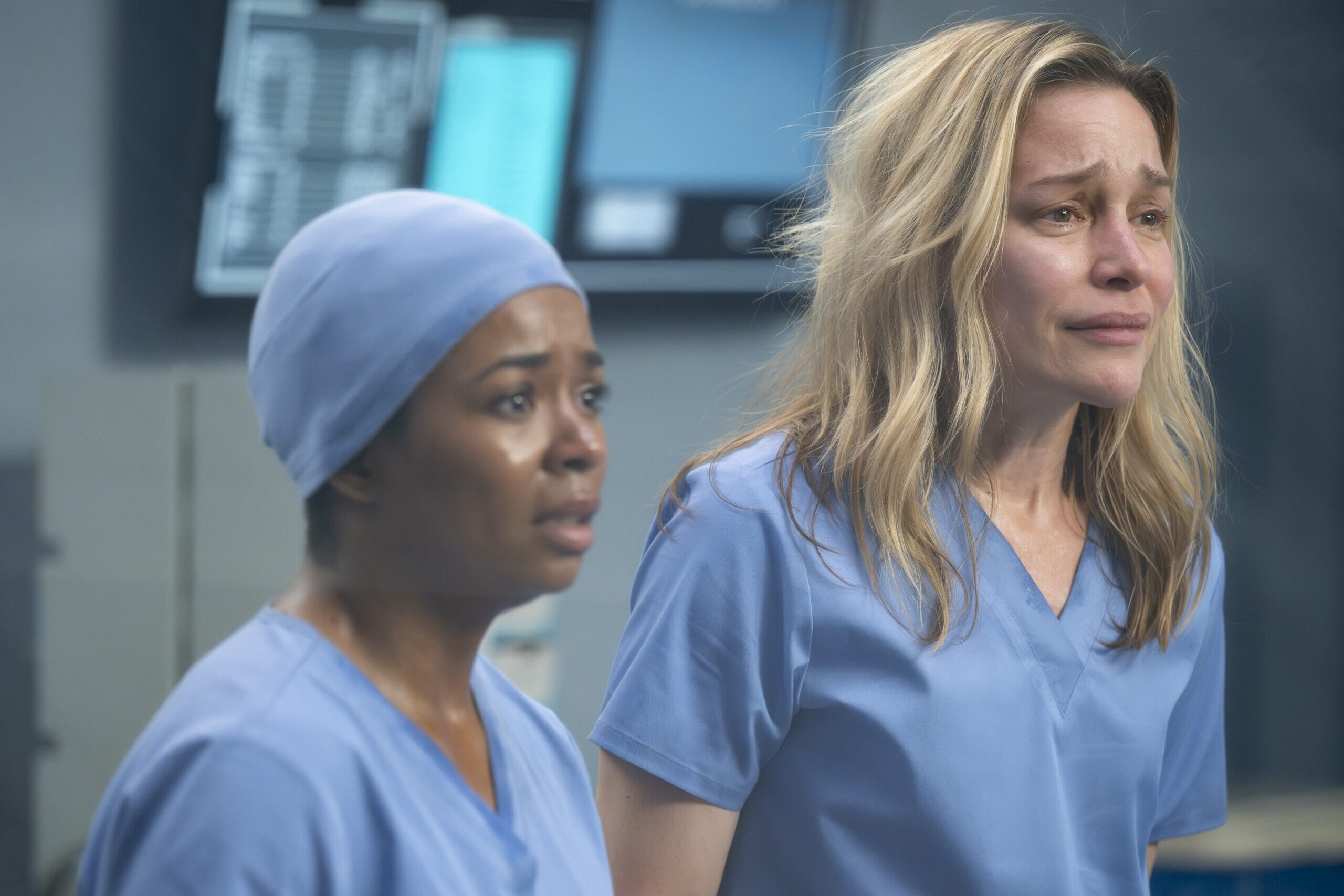 Grey's Anatomy Season 21 Episode 18 - ALEXIS FLOYD, PIPER PERABO | Tell-Tale TV Grey's Anatomy Season 21 Episode 18 - ALEXIS FLOYD, PIPER PERABO