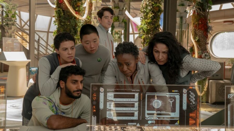 Akshay Khanna as Ratthi, Tattiawna Jones as Arada, Sabrina Wu as Pin-Lee, David Dastmalchian as Gurathin, Noma Dumezweni as Mensah, and Tamara Podemski as Bharadwaj on Murderbot Season 1 Episode 2, "Eye Contact."