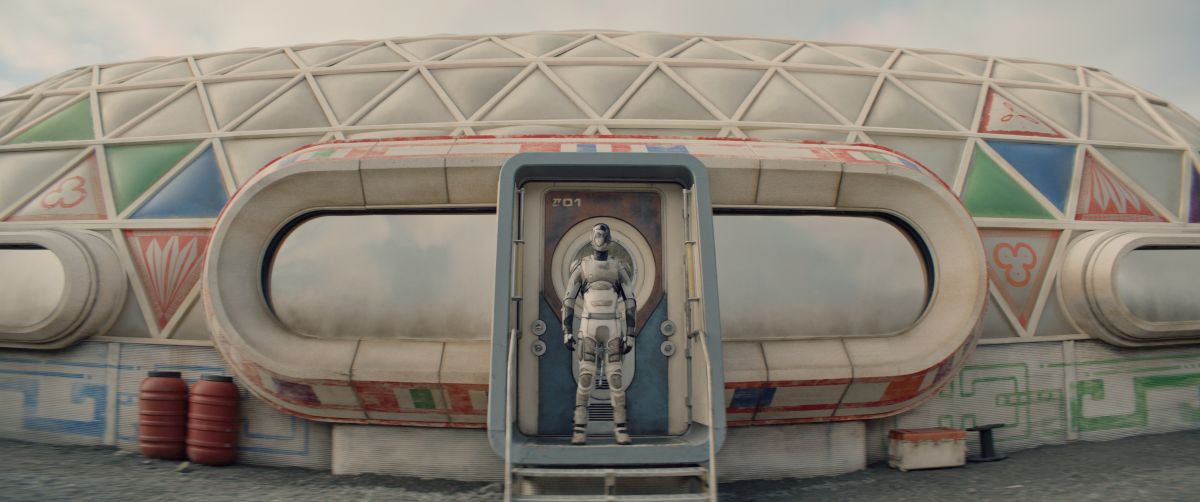 Murderbot Season 1 Episode 7 Complementary Species 4 | Tell-Tale TV Alexander Skarsgard as SecUnit on Murderbot Season 1 Episode 7, "Complementary Species."