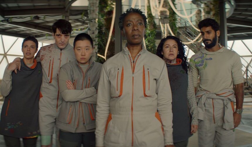 Murderbot Temporada 1 Episódio 8 Objeto Alienígena 2 | televisão reveladora O episódio 8 da 1ª temporada de Murderbot é estrelado por Tatiavna Jones como Arada, David Dastmalchian como Gurthin, Sabrina Wu como Pin-Li, Noma Dumzweni como Mensah, Tamara Podemski como Bhardwaj e Akshaye Khanna como Ratthi.