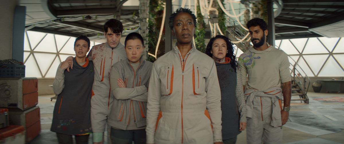 Murderbot Season 1 Episode 8 Foreign Object 2 | Tell-Tale TV Tattiawna Jones as Arada, David Dastmalchian as Gurathin, Sabrina Wu as Pin-Lee, Noma Dumezweni as Mensah, Tamara Podemski as Bharadwaj, and Akshay Khanna as Ratthi on Murderbot Season 1 Episode 8, "Foreign Object."
