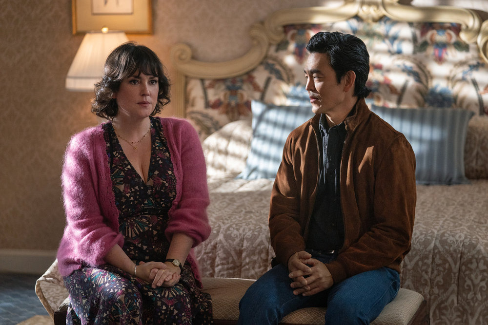 Poker Face - Season 2 | Tell-Tale TV Melanie Lynskey as Regina and John Cho as Guy on Poker Face Season 2 Episode 8, "The Sleazy Georgian."